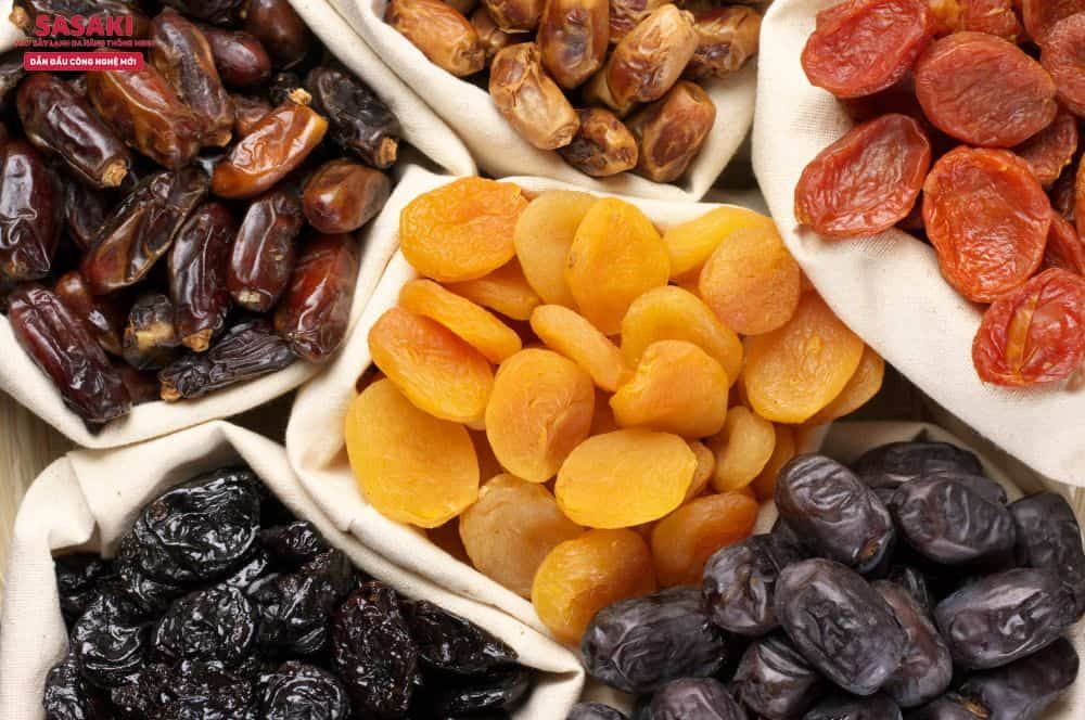 Ngoài hàm lượng chất xơ cao, thì trái cây sấy vẫn giữ được hàm lượng vitamin có sẵn trong chúng như vitamin A, E, B6, B12