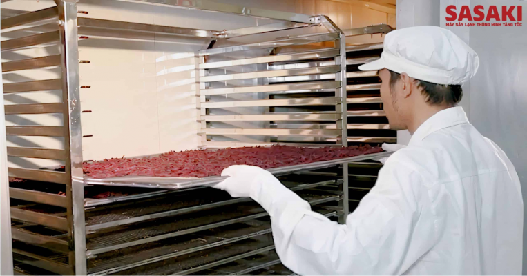 Máy sấy thịt công nghiệp có khả năng sấy công suất lớn đáp ứng nhu cầu chế biến của doanh nghiệp lớn