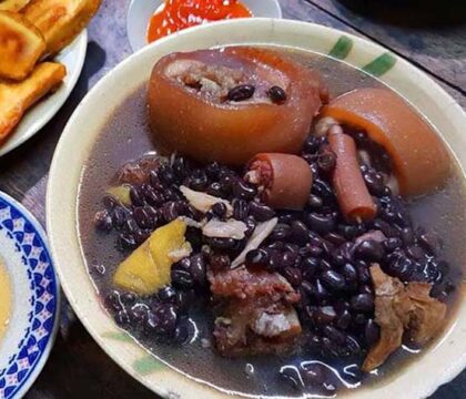 Tác dụng của đuôi lợn hầm đỗ đen và cách chế biến đơn giản
