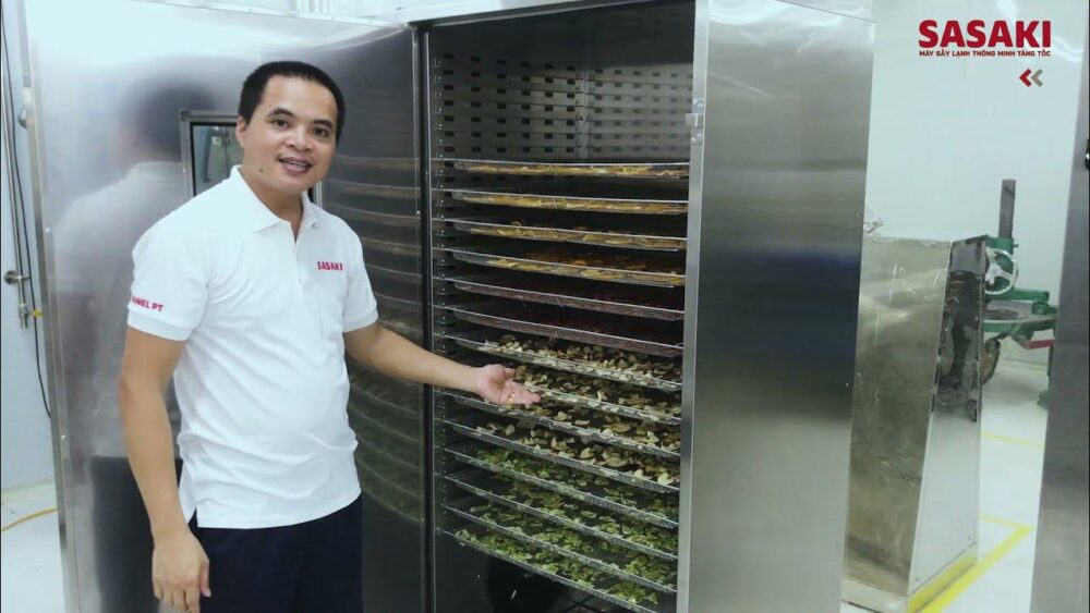 Kỹ thuật sấy hiện đại là cách chủ động làm khô dược liệu bằng việc sử dụng không khí nóng trong lò sấy, tủ sấy hoặc không khí lạnh trong máy sấy lạnh