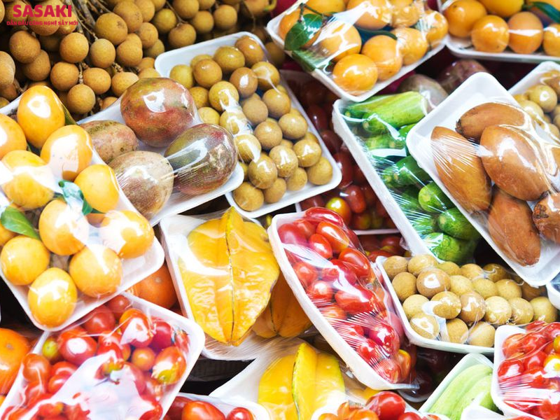 Bọc và đóng gói trái cây là phương pháp bảo quản vật lí được nhiều người áp dụng