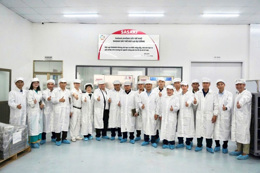 Đoàn đã trực tiếp tham quan dây chuyền vận hành hệ thống máy sấy lạnh công nghiệp SASAKI