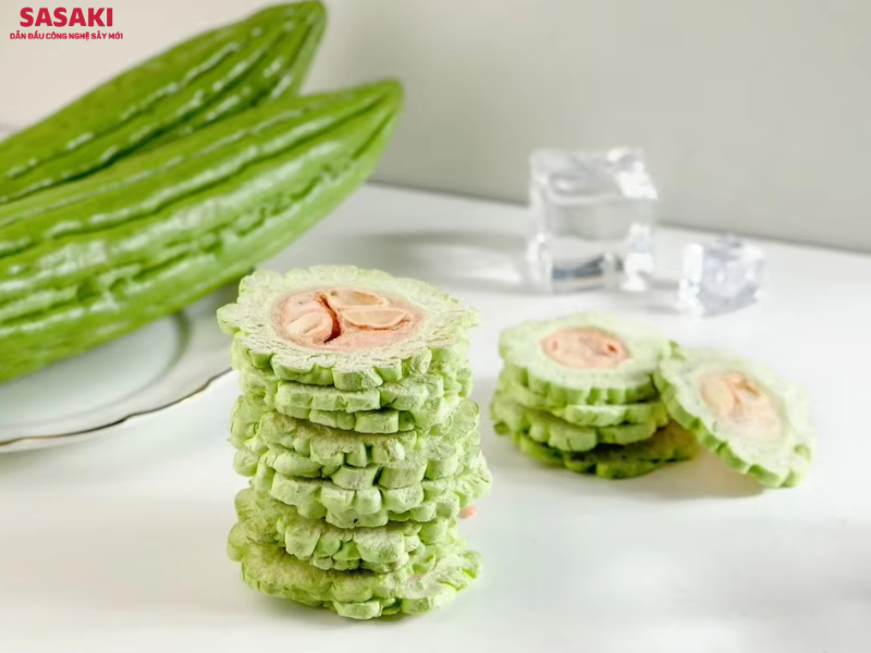 Mướp đắng sấy thăng hoa có màu tươi xanh, giòn xốp