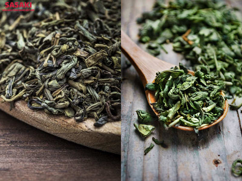 Lá chè xanh sấy truyền thống (bên trái) và sấy thăng hoa (bên phải)