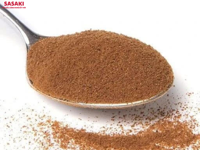 Tinh thể cà phê sữa mịn màng, không bị vón cục và dễ hòa tan khi pha với nước