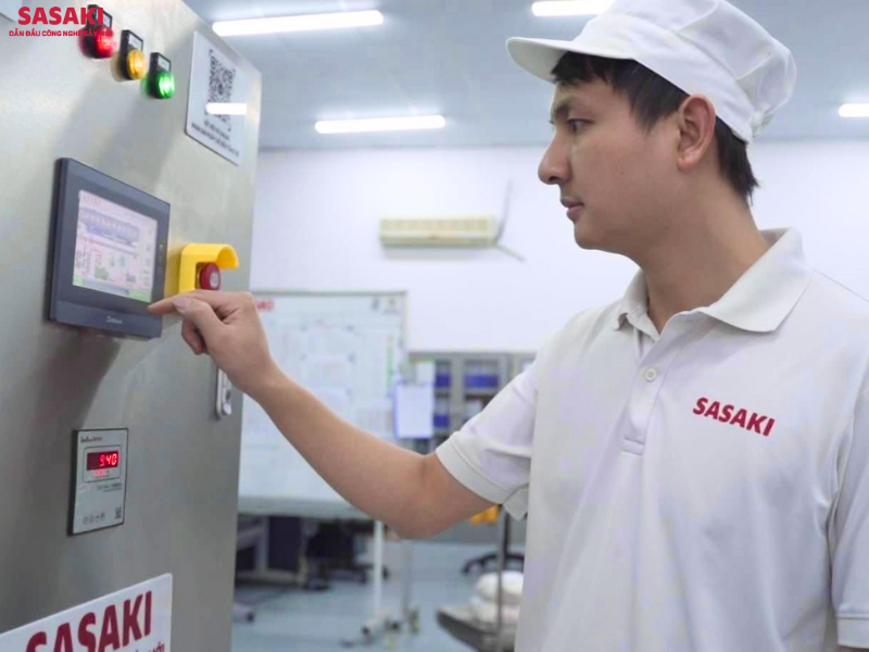 Hệ thống điều khiển lưu trữ hàng nghìn chương trình sấy được tích hợp trong máy sấy chân không SASAKI