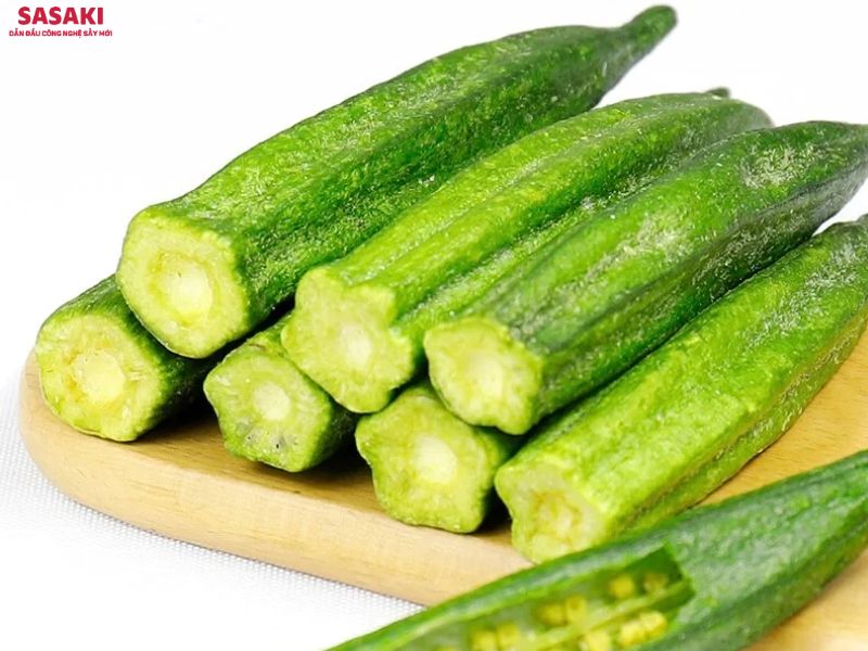 Thành phẩm đậu bắp giòn xốp, giữ nguyên màu xanh bắt mắt sau khi sấy thăng hoa