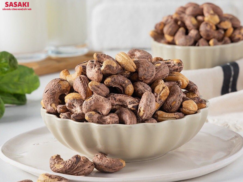 Hạt điều tím sấy bằng công nghệ thăng hoa có cấu trúc giòn xốp, thơm bùi