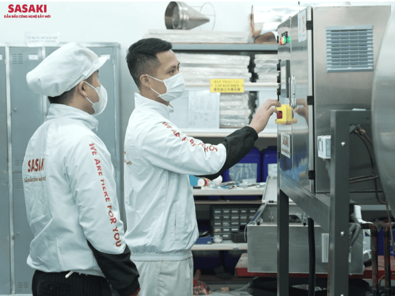 Đội ngũ kỹ thuật SASAKI luôn sẵn sàng hỗ trợ 24/7, đảm bảo dây chuyền sản xuất không bị gián đoạn