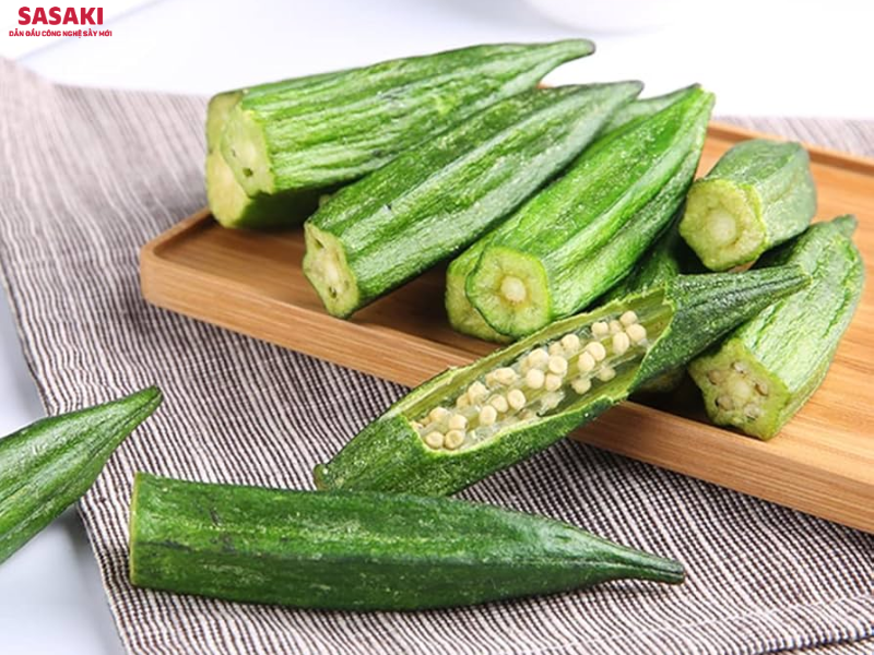 Thành phẩm đậu bắp sau khi sấy thăng hoa có cấu trúc giòn xốp, cần đóng gói và bảo quản kín khí