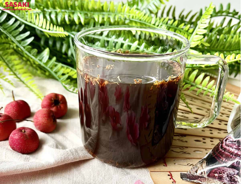 Trà mận có màu sắc đỏ tím đặc trưng và vị chua thanh nguyên bản