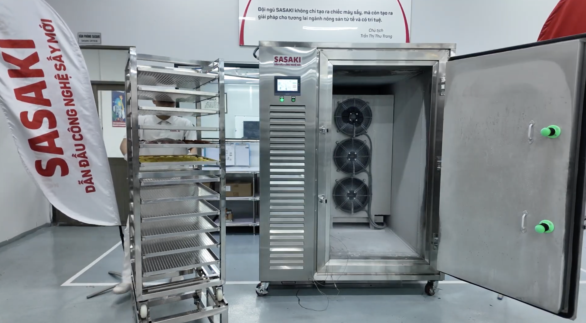 Máy cấp đông sâu SASAKI Shock Freezer -65°C trong dây chuyền chế biến dứa