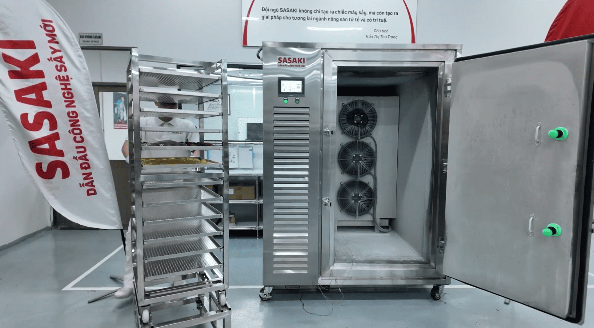 Máy cấp đông sâu SASAKI Shock Freezer -65°C trong dây chuyền chế biến dưa hấu
